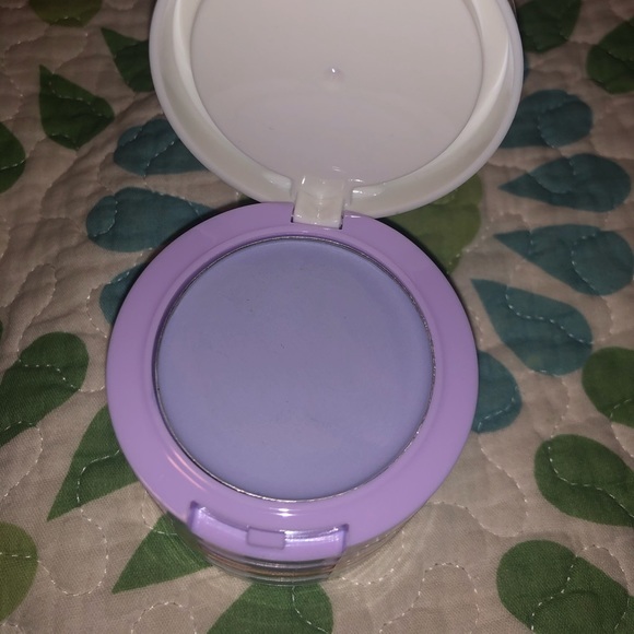 2/12 Ellen Tracy color correcting concealer stack - Picture 4 of 8